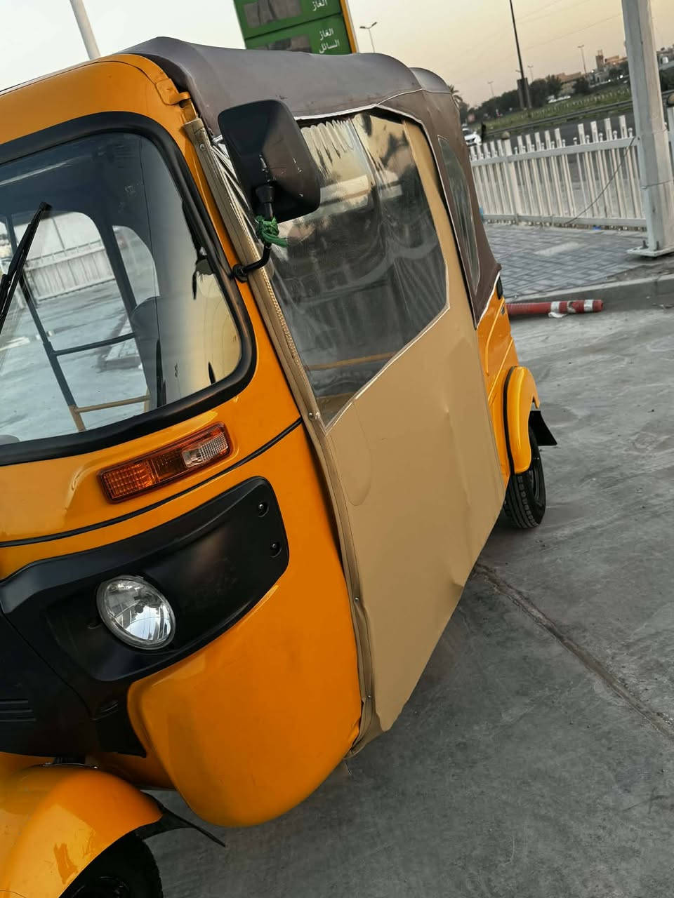 تكتك موديل 2022 شهر الثامن بغداد بأسمي
كفالة عامة بيها بارد بسيط بالجاملغ الخلفي لغود بلادية مكفوله 
وجاهزه كبل تطلع لشارع مناقصها اي شي 
السعر 9 ملاين ونص وبيها مجال 
***********
