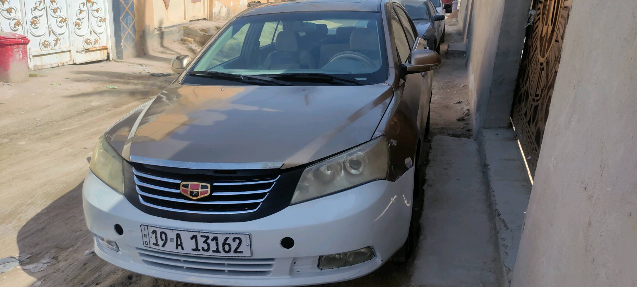 جيلي امكراند 2013  سياره خير من الله محرك وكير بلادي اوتو دواخلهه كلش حلوه فتحه بالسقف شاشه تبريد شغال تراي وين ميعجبك رقم نكليزي جديد راعيهه يريد مداور بيته يمنه قريب سياره مال جناي يشهد الله ومعتاز وستعجلت ع بيعتهه  