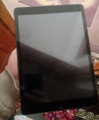 ايباد 8مستعمل مبدل بيه شاشه فقط والبصمه الاصبع متشتغل متوقفه  يشتغل نض...