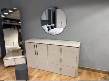 السلام عليكم غرفة تركية ضخمة 6 باب اصلية قابلة للفتح والشد نضام برغي ونت وزاوية مغلقة ممفتوحة سابقا مستخدمة 7اشهر فقط ماخذه ب 3 ملايين ونص اريد ابيعه  ب مليون وربع مكانهة شعب ‭
0778 236 6881‬
