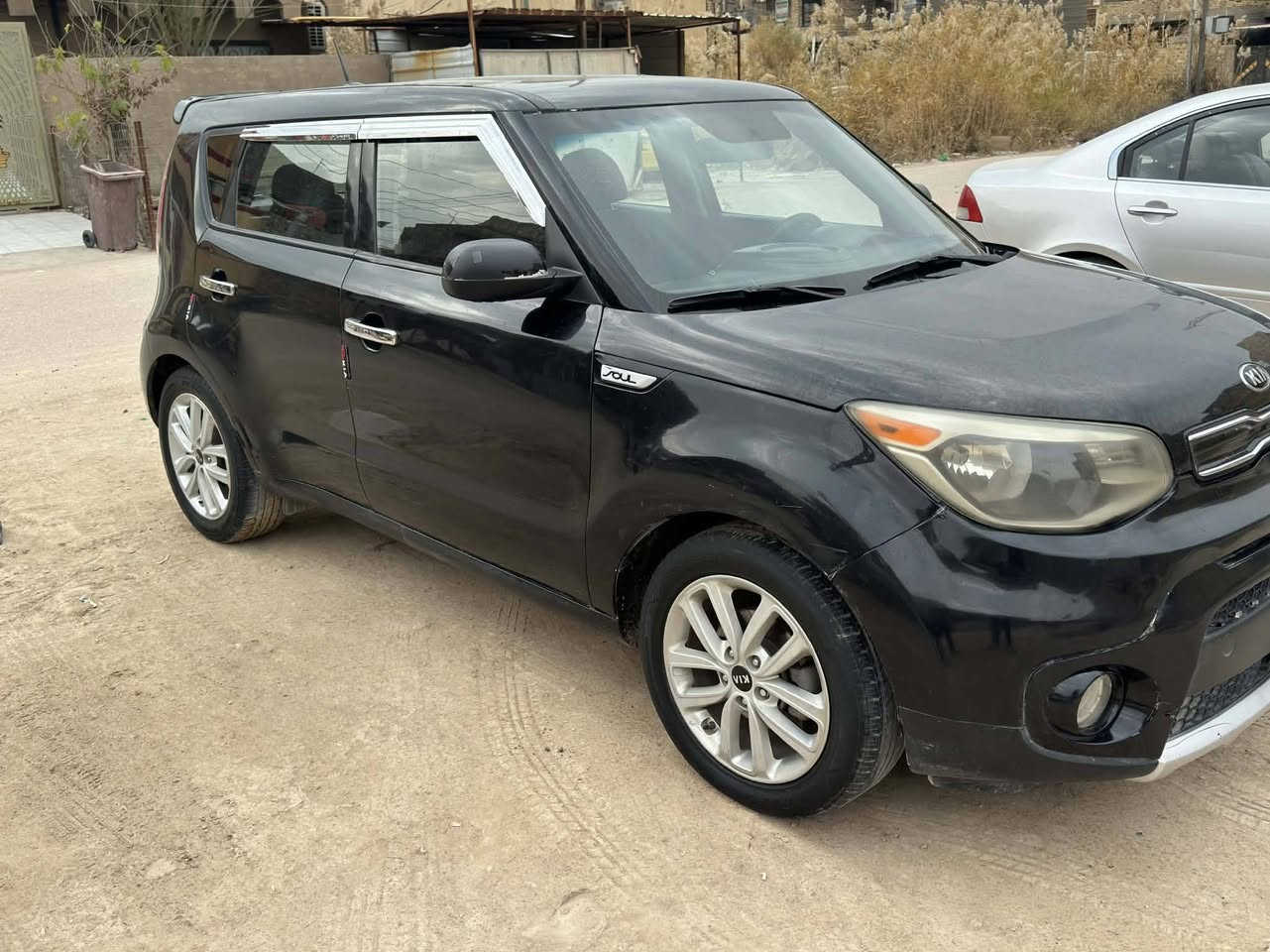 السلام عليكم
صول موديل 2017. مريكيه بيه جاملغ خلفي فقط بدون ارباك. وبيه رشات بسيطه اثر شخوط بجم كبس.  مكينه الفين. تبريد ابيانو
تحكمات. شاشه كامره.
تخم تاير. حداديه لوك. باتري جديد مكينه وتراي زيرو. مال جنيان. 
رقم قادسيه تحويل مباشر. السعر 96
وبيه مجال.  مكاني بابل ناحية ابي غرق 
***********.واتساب. اتصال خادم
