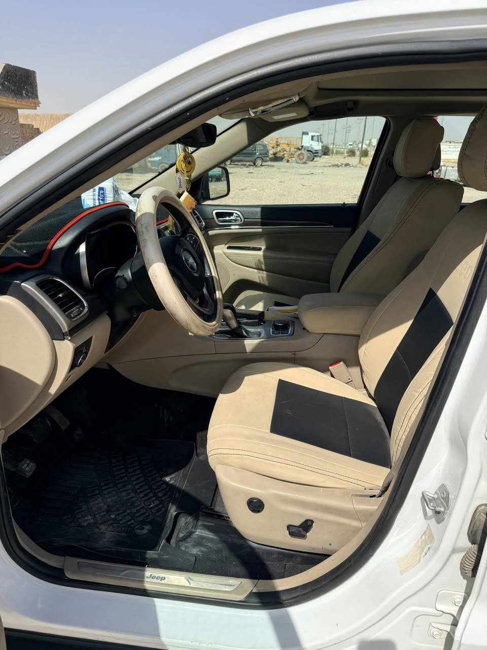 جيب كراند شيروكي 2017 لمتد خليجي 1/1ماشيه 206 الف لايت زنون حساسات اماميه خلفيه رادار فاحه سقف معرفه مواصفات الخليجي السعر. 295 وبي مجال لشراي ***********
