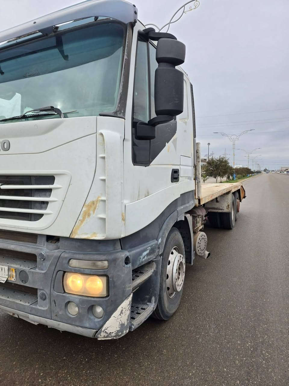 السلام عليكم
افيكو سطحه للبيع موديل  2000
سيارة سنكل  جاهزة شغاله مكينه 6سلندر سنويه وهزة جديد تحويل ثاني يوم مكاني مسيب 
***********
***********
