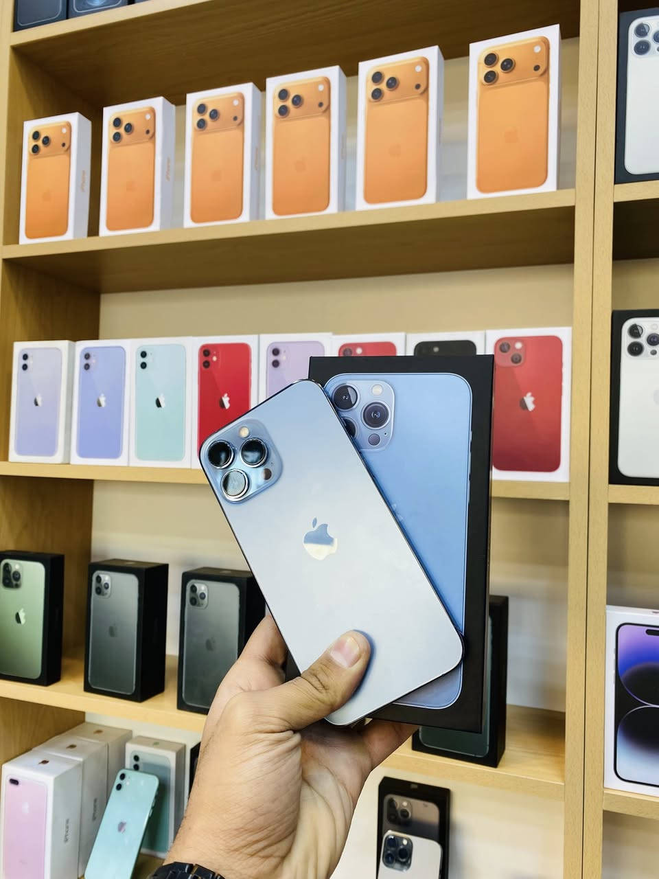 📱 iPhone 13 Pro Max 

السعة: 256GB

🔹 حالة الجهاز: نظافة 100%
🔹 صحة البطارية: 95%
🔹 الاستخدام: قليل جداً
🔹 الجهاز: أصلي 100%
🔹 الملحقات: كاملة أصلية
🔹 الضمان: مشمولة
🔹 السعر: مناسب وقابل للتفاوض بالمعقول

📞 رقم التواصل:
***********

📍 العنوان:
القطاع – شارع المدارس – مقابل مدرسة الأندلس
مركز الشمس 2
