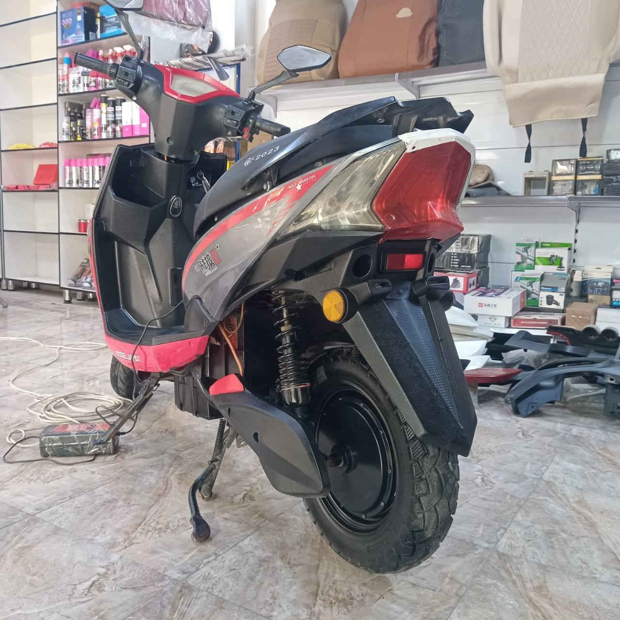 ورشه زيد لتصليح الدراجات الهوائية  والشحن وبيع المواد الاحتياطية الفرع الثاني الخمسه كيلو قرب حديقه طيور الجنه مجاور زنود الست الحمداني 
هاتف 
وت سناب***********
للبيع
