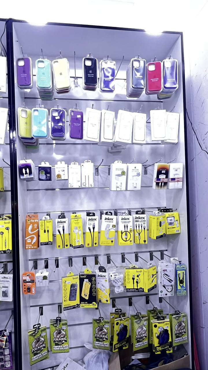 فاترينات خشب للبيع
فاترينة رفوف عدد 4 
فاترينة رفوف زاوية عدد 1
فاترينة هوك تعليك عدد 2
هوكات تعليك تقريباً 100 قطعة
مكاني بغداد البلديات شارع المصرف
للاستفسار 
*********** 
متوفر واتساب و اتصال
