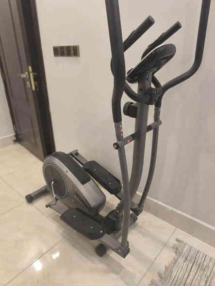 جهاز اوربت مستعمل قليل جدا  للبيع 
يحتوي على شاشه تحتوي عدة خيارات ( معدل نبضات القلب ، الوقت ، السرعه ، وغيرها ) 
يستهدف عضلات الجسم كامله 
السعر الاصلي 250 الف 
سعر البيع 175 الف فقط
اتصال واتساب ***********
اتصال عادي *********** البصرة
