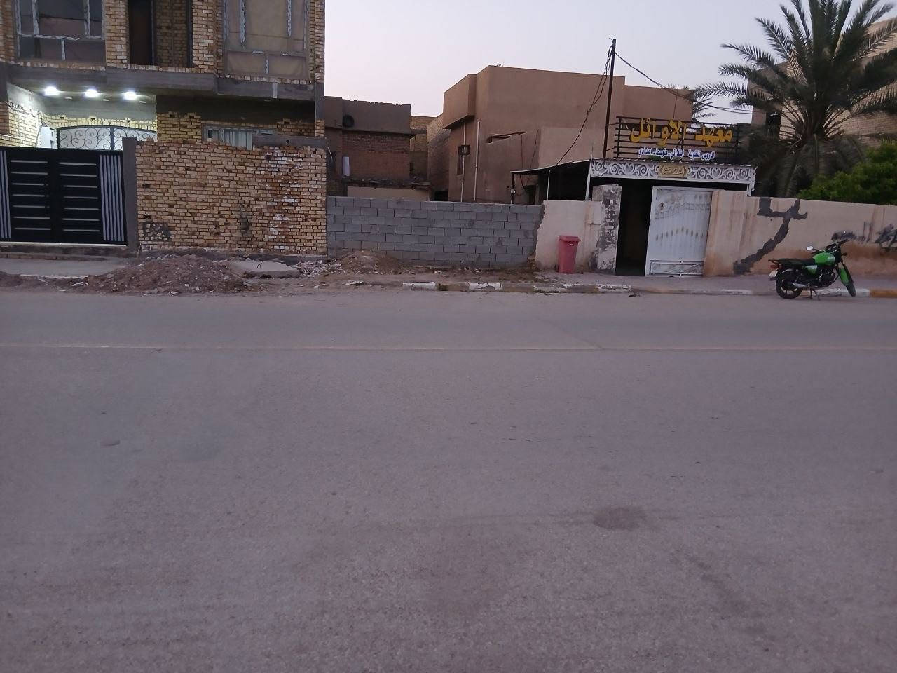 قطعه ارض للبيع  مساحة ١٧٢م واجهة ٧ م نزال ٢٥ العنوان شارع الطليعه مجاور معهد الاوائل قرب المجمع الطبي للاستفسار ***********
