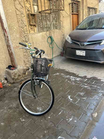 السلام عليكم بايسكل بناتي (موزه) للبيع بايسكل نضيف وحلو مبدل تاير ويل وبريك جدد حجم24 السعر45وبي مجال كلش بسيط مكاني بغداد حي العربي قرب ساحة الزهور الرقم ***********واتساب
