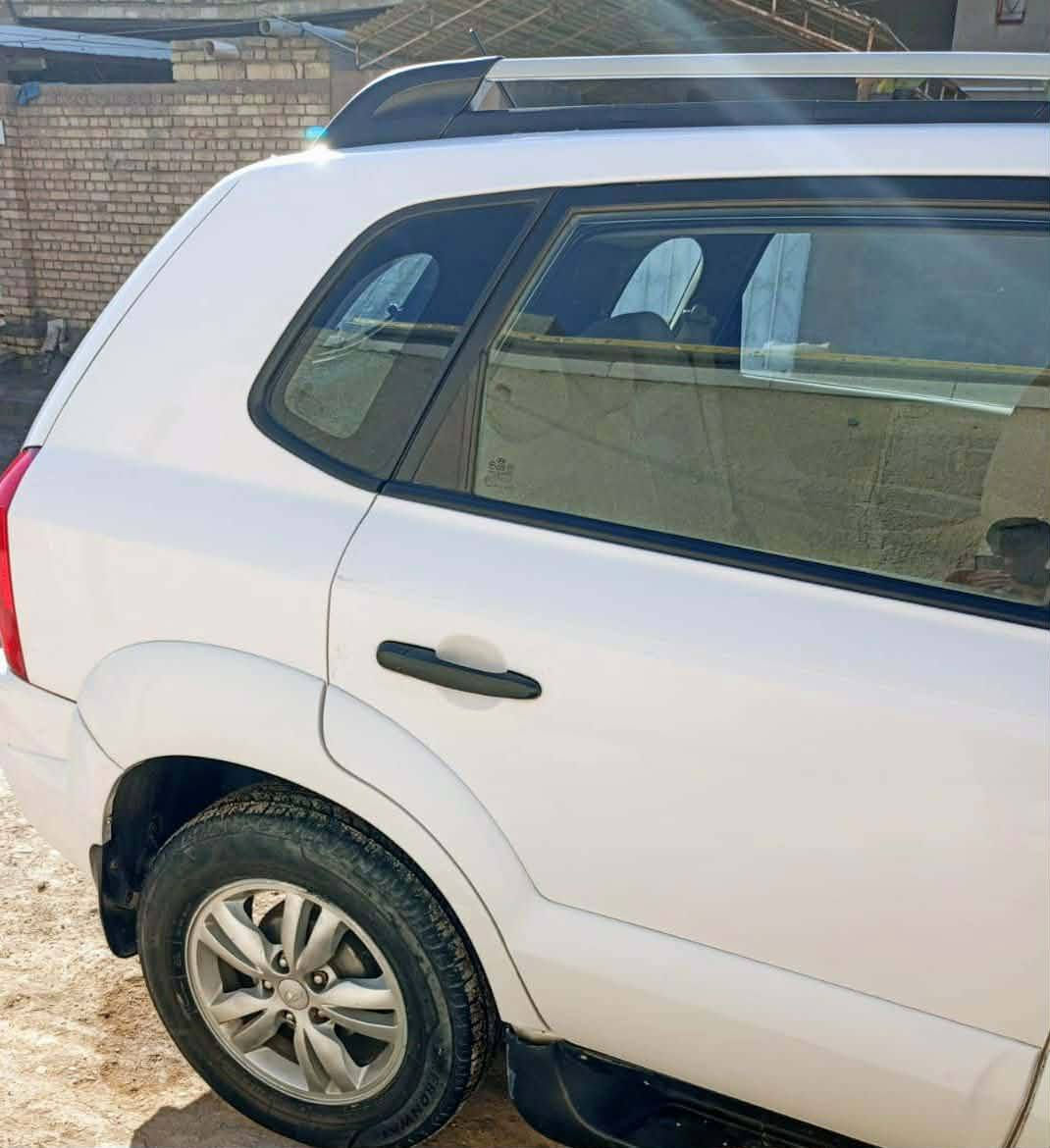 سلام عليكم عدنه سياره لبيع او مراوس حسب قناعه نوع سياره توسان خليجي موديل 2009بسمي سياره ماشيه 160الف حقيقي مكفوله سياره من كصه ونقل جثه وكلبه شاصي مكفول ولعيب شرعي مكينه وكير وحداديه تبريد  سياره اي نقص مابيهه سنويه لغايه 27.   ملاحظه سياره بيهه صبغ مكانات بدون دواخل سعر 120بيهه مجال لطيبين العنوان ميسان عماره تفاصيل اكثر اتصل على رقم ***********
