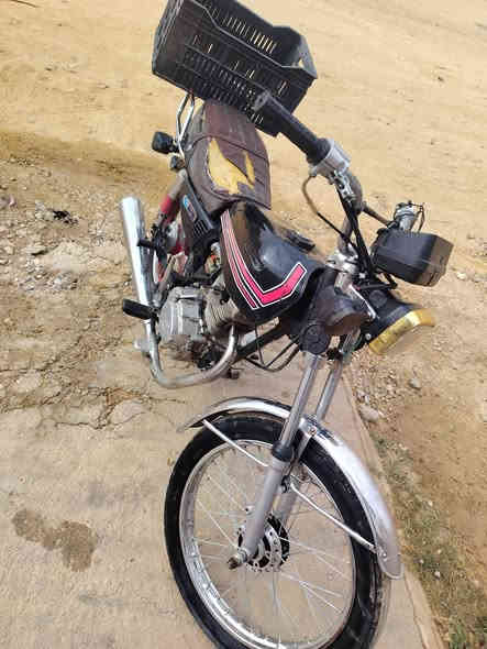 سلام عليكم ماطور إيراني اربعة كير مجفت جديد شغال كهربائياته بس باتري مابي ***********
