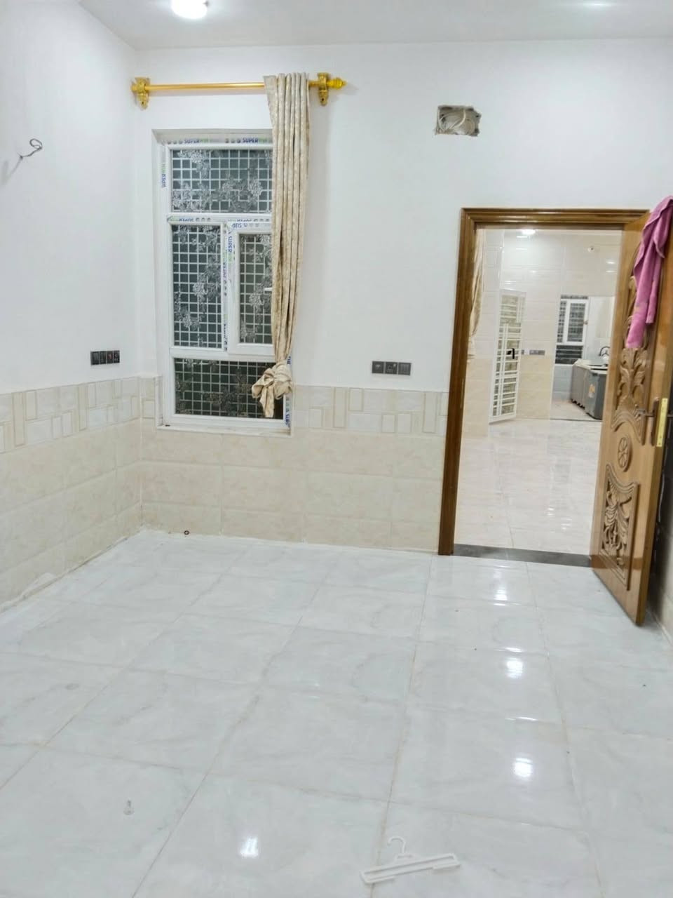 بسم الله الرحمن الرحيم 
يوجد دار للبيع مساحته 135 متر الواجهة ونص.7 والنزال 18 منطقة البوبيات عمود 74 طابقين مميز من حيث الموقع والبناء مهيئ ان يكون حسينية البناء طابوق جمهوري صب كونكريت باقي المعلومات يرجى الاتصال على الرقم التالي ***********
اللهم صل على محمد وآل محمد
