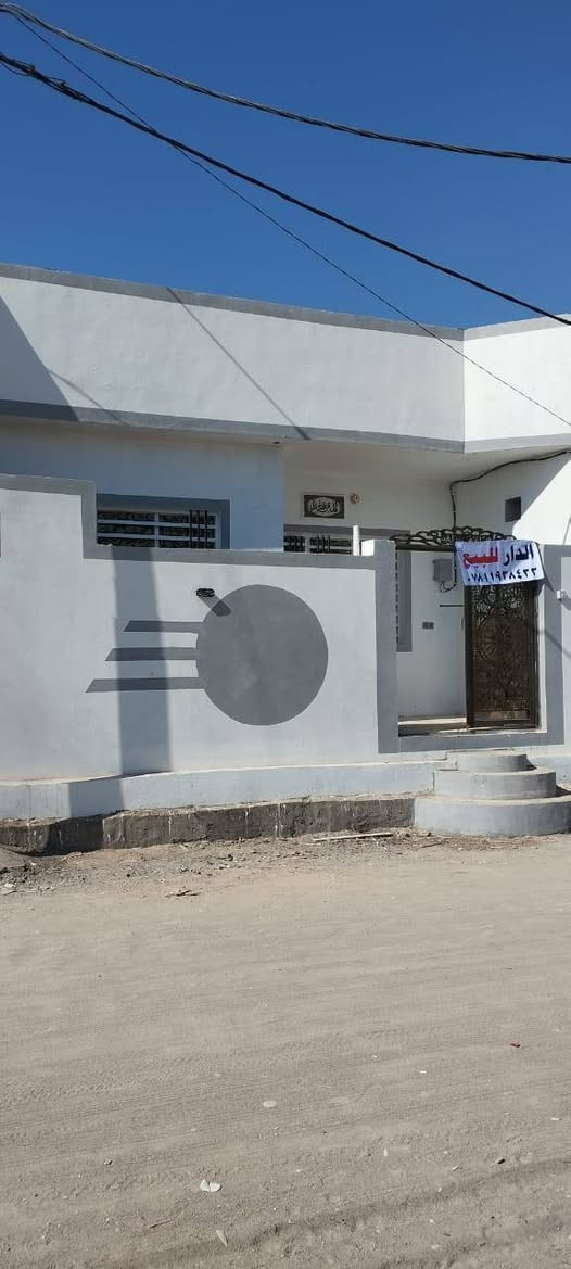 ياالله بيت للبيع مساحه 100م مربع بي غرفتين وصاله وستقبال ومطبخ بيت درجه اولابناء طابوك صب رباط وسقف كامل وجديد ارتفاع عن الشارع مترونص مكان تجاري شارع 20شارع السوك طابو زراعي مسجل بلتطويب مكان نجف نهايت شارع الصب قرب جسر الشهداء يرهم نقد او تقصيط***********
