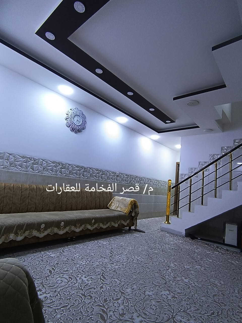 #عروض مكتب قصر الفخامة للعقارات 
دار للبيع للبيع 
الموقع / حي الاعلام قرب دانية ماركت 
مساحة / 157م واجهة 7م 
طابقين 
ط1 غرفتين نوم وهول واستقبال ومطبخ وصحيات وكراج 
ط2 ثلاثة غرف نوم وصحيات والسطح كاشي 
سند طابو الزهور 
للاستفسار عن السعر الاتصال 
***********
***********
عنوان المكتب حي النور سايدين دانية ماركت بعد ملعب كلاسيكو
