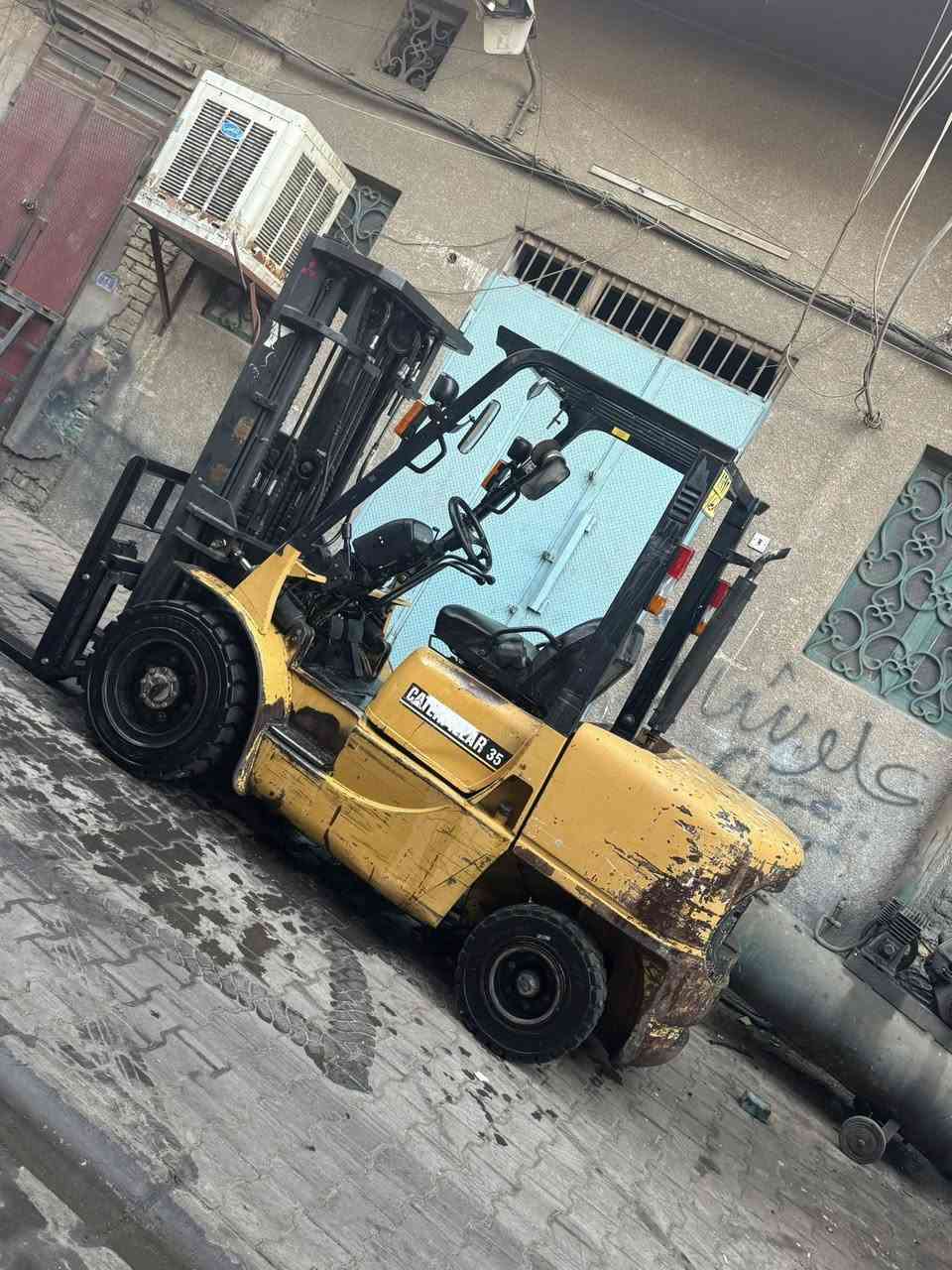 للبيع كتر 3 طن ونص 3 حركات جب ناصي حاويه جكين وسط 3 سلايتات موديل 2004 مابيها كل نقص تخم تاير كهرباء كير مكينه شرط أي استفسار اتصل على الرقم 
***********
