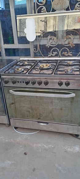 السلام عليكم ورحمة الله وبركاته طباخ للبيع جديد استعمال قليل شغال فرن وعيون وجداحه للاستفسار خاص او اتصال على هذا الرقم ***********
