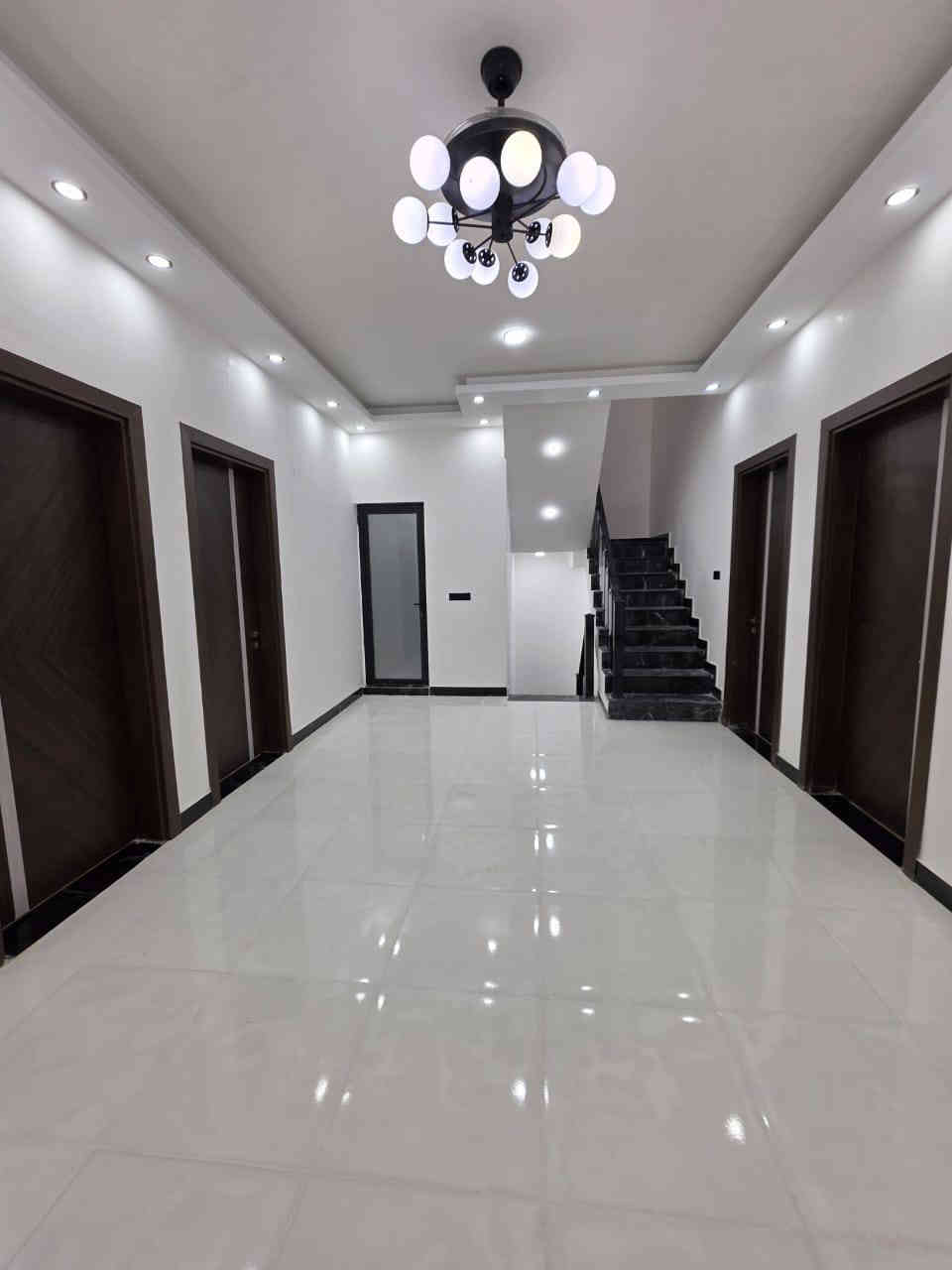 ا#يالله سلام عليكم واسعد الله اوقاتكم
*********** ابو يوسف 
 *********** ابو ايه 
الاعلان اليوم تحفه

دار سكن قاطين للبيع بناء 2026
مشاالله هسه كمل 
مو بيت عباره عن فيلا ماشاء الله 

يتكون من 6 غرف منام وديوان 

جنس العقار طابو ملك صرف زراعي بسم عراقي اصولي سند ٢٥

#المساحه200 متر 

يحتوي القاط الاول على غرف منام 2 كل غرفه بيها حمام 
و ديوان كبير
و مطبخ 
او مناور
و صاله و وصحيات داخلي وخارجي 
وگراج 
اما القاط الثاني يحتوي على غرف منام 4 اثنين منهن بيهن حمامات 
بلاضافه الى صاله وصحيات 
كراج سياره 
العنوان بصره أبي الخصيب البهادريه جهة الشط قريب  على سايدين داخل 
موقع راقي 😎 

جميع الخدمات متوفره ماء كهرباء شارع تبليط 10 متر 
شغل البيت كله درجة أولى
بيت فارق جاهزة للسكن تستلم بيتك عند المكتبة مباشر 
السعر 220 مليون  و بي مجال للشراي
