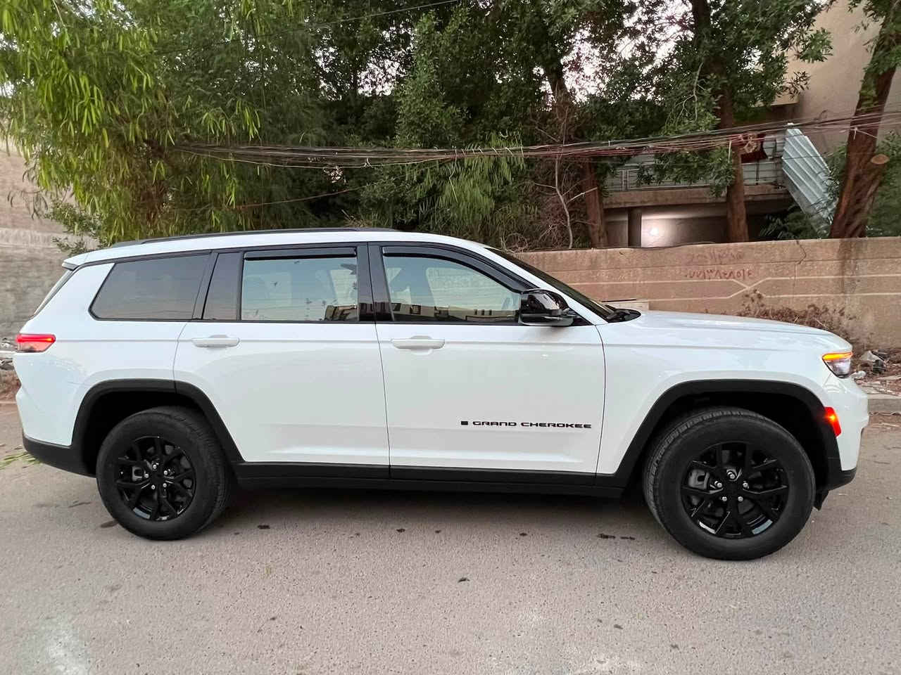 2024 JEEP GRAND CHEROKEE BLACK EDITION
((((كلين تايتل كفاله عامه ))))

        

                        (( رقم مميز ))

    

اللون :- ابيض 

الموديل :- 2024 

سعة المحرك :- V6  3.6L

المسافه المقطوعه :-  21300 km

عدد المقاعد :- 7    مقاعد 

مواصفات السيارة :-    altitude  

                          

      👇👇 👇

      #الإضافات 👇

* شاشه 

*  وَيْل 18

  ￼

*  بصمه

* كاربلي اوتو اندوريد

*ثلاث قطع تبريد

 

*نقطه عمياء 

* اشاره بالمرايا 

* كير ماوس

* باب خلفي كهرباء

* حساس خلفي

* كراسي السائق كهرباء 

* هاند بريك كهرباء

* قياده ذاتيه

*تحديد مسار

*شفتات كير بالستيرن

* تحكم سرعه 

* تحكم مسجل  

* حمالة سقف

* رادار أمامي وخلفي  

* فرش جلد مع كنتاره 

*  فتحة سقف 

* تدفئه  المقاعد

السعر 33 الف 

السياره كتاب شهداء بأسم والدي 

مكان السياره بغداد سبع ابكار 

***********
