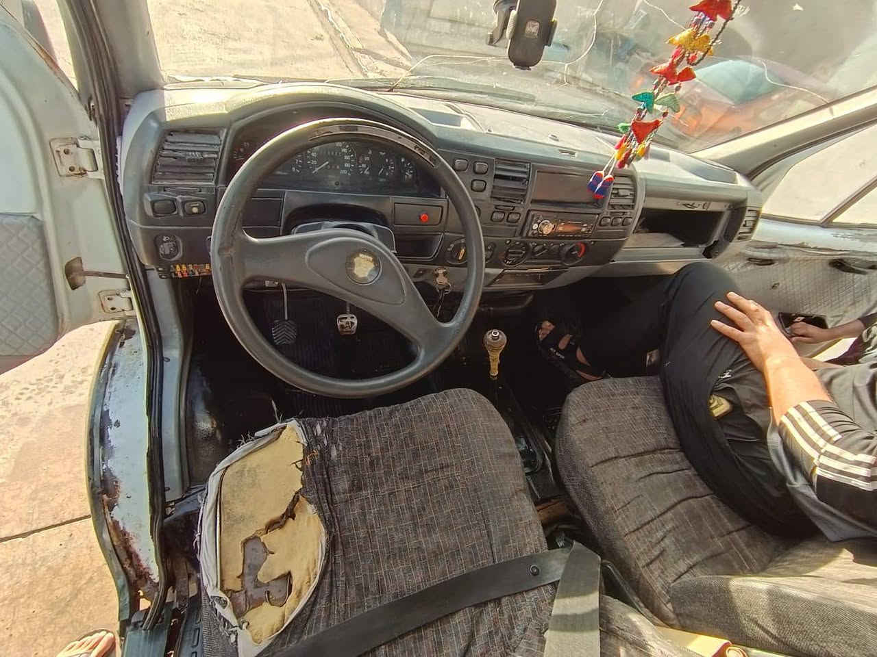 السلام عليكم كازيل روسي للبيع السياره جاهزه خير من الله سنويه لل 28 السعر 32$وبيهه مجال عنوان السياره كركوك  هاتف***********هاتف ***********
