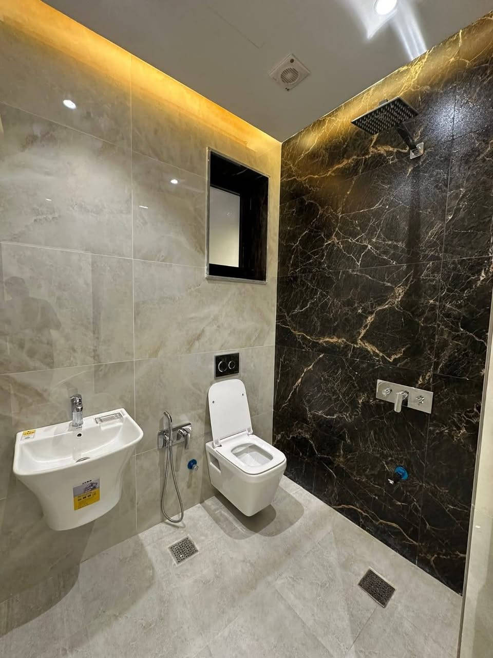 بسم الله الرحمن الرحيم
تم بعون الله وتوفيقه تسليم دار جديدفي منطقة التحرير 🏠✨
ونسأل الله أن يجعلها دار خير وبركة لأصحابها.
نحن مستمرون بخدمتكم بكل أمانة والتزام،
المصداقية شعارنا، والثقة أساس عملنا.
🔹 نبني بيوتكم حسب الطلب
🔹 العمل بنظام القسط المريح أو الدفع النقدي
🔹 جودة في التنفيذ ودقة في المواعيد
للاستفسار والحجز، تواصلوا معنا على الخاص أو الاتصال المباشر 📞 ***********/*********** الركن الذهبي للاستثمار العقاري 
ثقتكم وسام نعتز به 🤝
