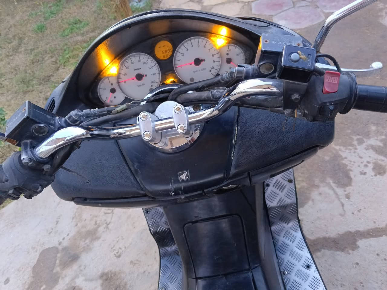 قيم وخذ  مكينه مامفتوحه  مكاني بابل اوراقه تنكعد بلمطر ***********
