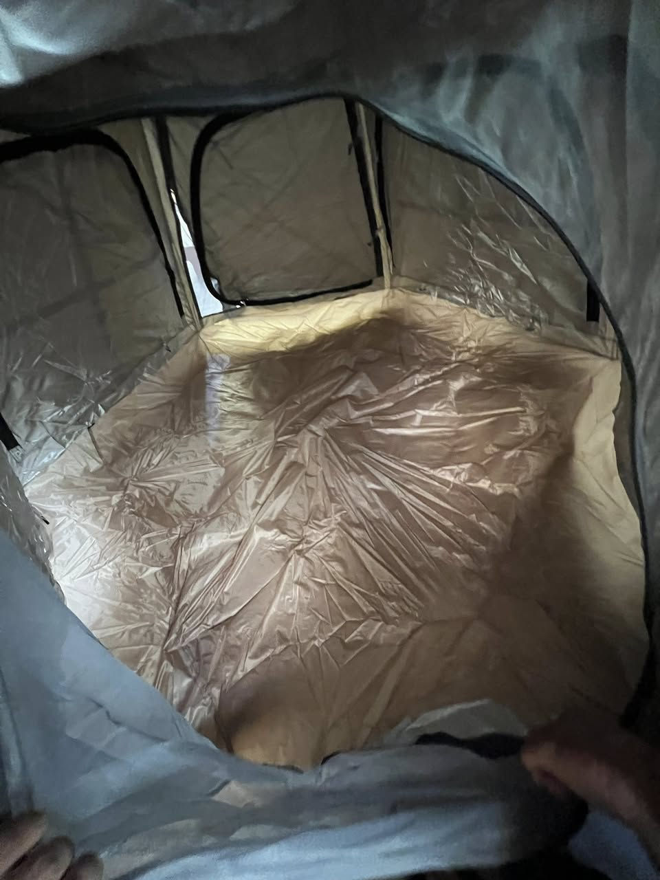 سلام عليكم خيمة 🏕️ امريكا 🇺🇸الصنع درجه اول سريعه النصب اصلي تكفي ٣ اشخاص بطنه قماش شتوي و قماش صيفي تكدر تستخدمه بي شتاء بي صيف مع جنطه حمل مع ملاحقاته السعر ٥٠ يوجود توصيل/***********
