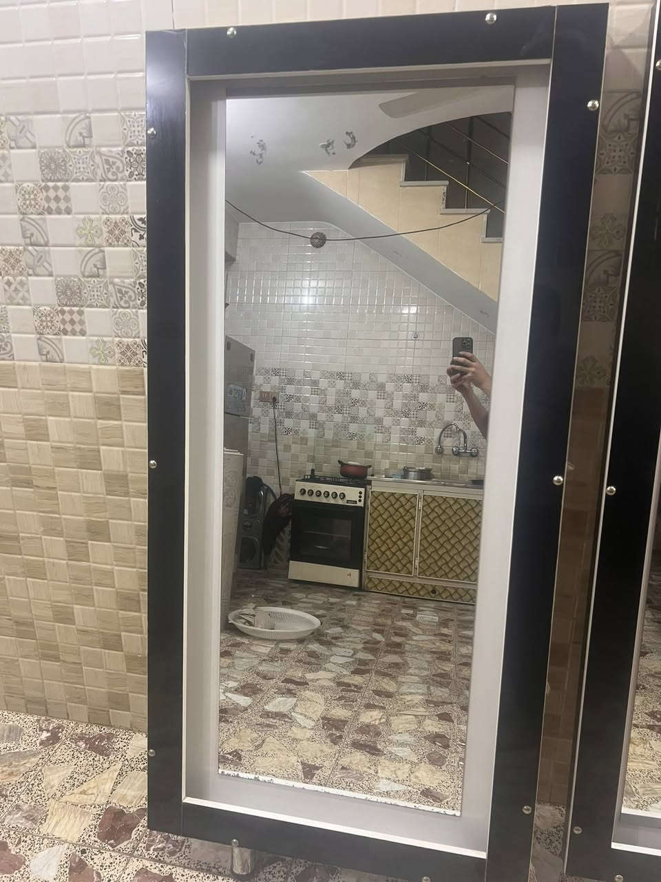 سلام عليكم مرايه ثنين وجرارات وحده وهاذ الرف وكرسي حلاقه للبيع ديكور كامل مكاني بغداد تاجيات 
*********** ما متواجد عل فيس هاذ رقمي وتساب راسلني وبيك خير ودلل
