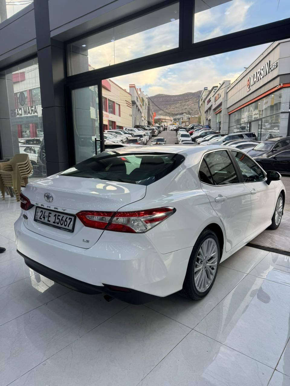 السلام عليكم 
مستعجللللل على البيع السعر 179
كامري موديل 18
رقم دهوك تحويل ثاني يوم
محرك 4 مكفول
كير اوتو مكفول
صدر جديد 
ارباكات كلها سليمه شرط
تبريد ثلج
تدفئه ممتازه
تحكم ستيرن 
شاشه وسيتم صوت
داخل اسود
كشن كهرباء
تخم ويل گب
كهربائيات كلها شغاله
داخل جديد
السياره جاهزه من كل نواحي شرط الدواخل السيارة داخله كلين وبلعراق بابين مشخوطات وراشيهن وبونيد كلير من امريكا شرط 
اتصال واتساب ***********
