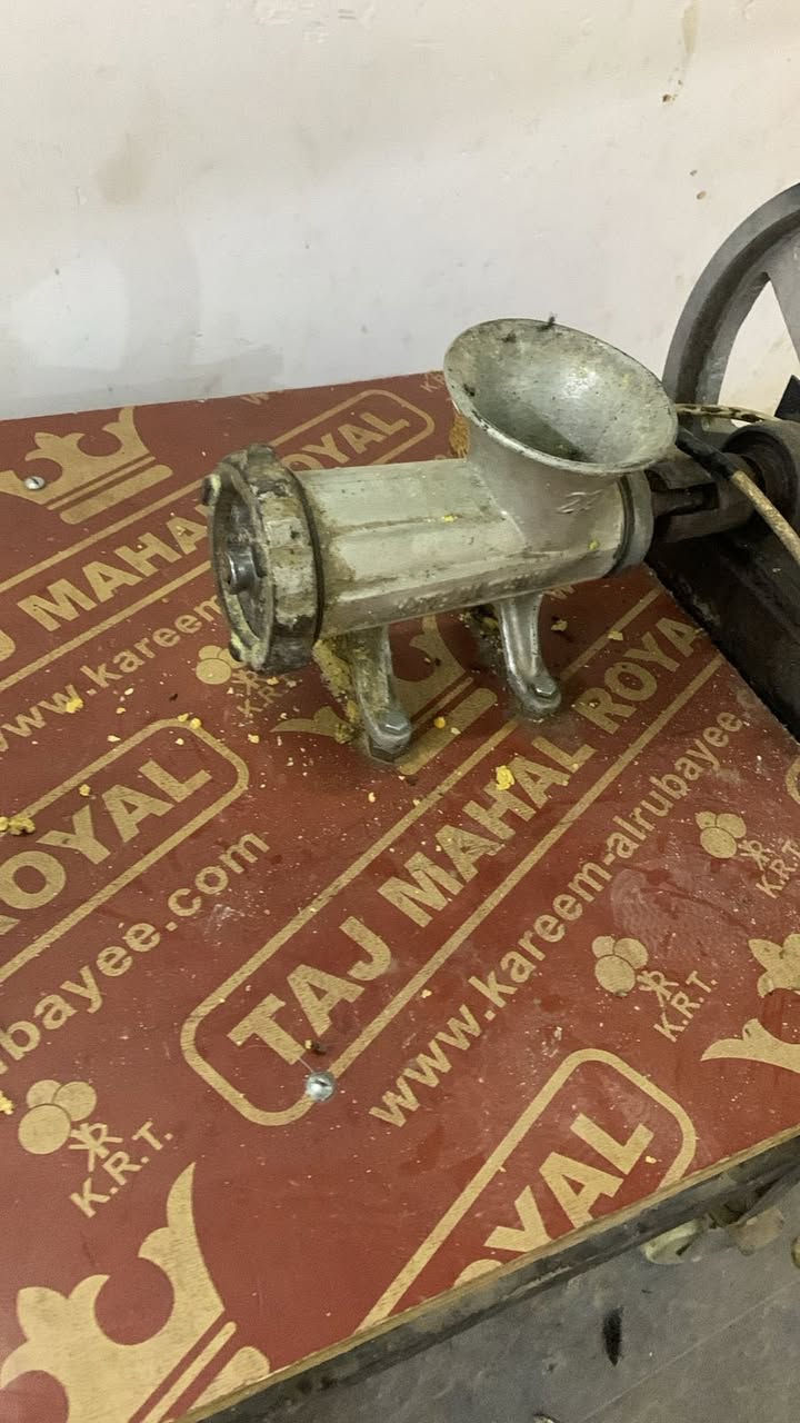 سلام عليكم مكينه ماطور كهربائي 
مكينه مال فلافل 
سعار 200 
رقم لهاتف ***********
مكان سبع قصور شارع ابو علي
