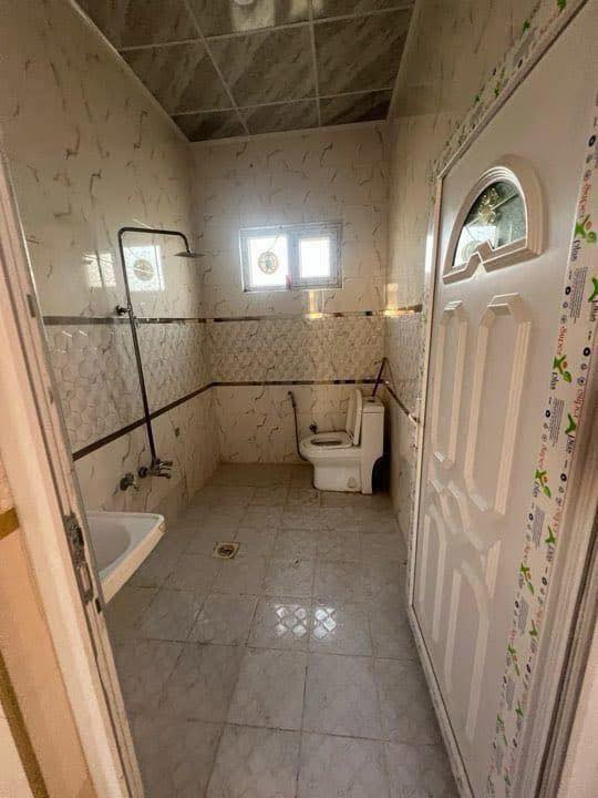 شقة للايجار في حي المزارع                                                              تتكون من  ( استقبال-عرفتين نوم- صحيات - ومطبخ ) بناء 2023 التواصل على الرقم التالي:*********** /***********
