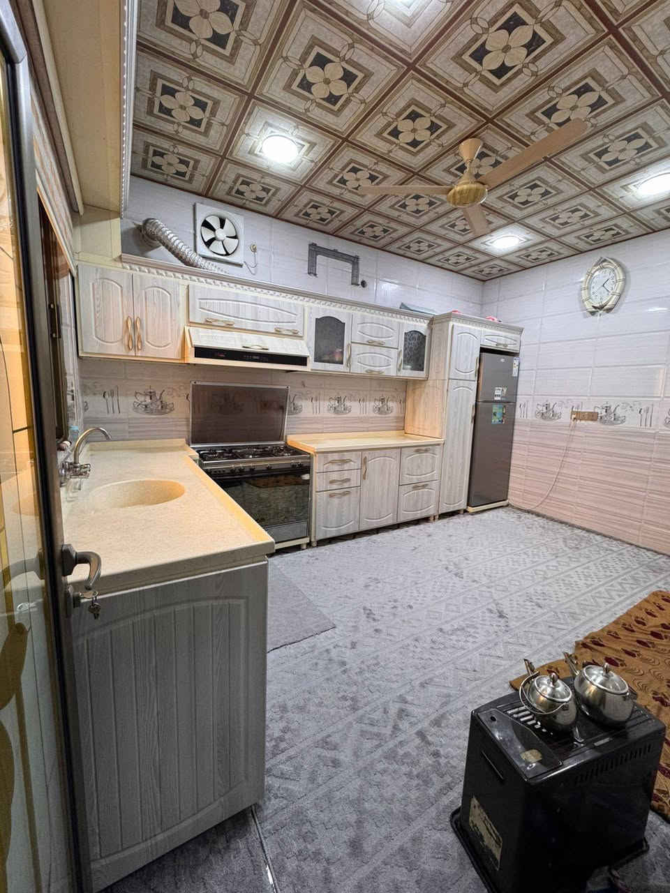 #دار للبيع طابو ملك صرف🏘️🏘️
#خانوو بو فروشتن تابويه

#المساحة ( ١٠٠ )متر روكن مربع 

 طابقين,,فول سيراميك بناء حديث
طابق اول،،يتكون من غرفتين نوم + غرفة استقبال + مطبخ +صحيات )كراج سيارة
طابق الثاني،. يتكون من غرفتين نوم + غرفة استقبال + صحيات)
طابق الثالث،،يتكون من غرفة مع بيتونة )

#العنوان؛؛( كركوك منطقة منطقة شورجة خلف شكار مول قريب ع سوك شورجة )

#اللاستفسار اتصال ع ارقام مكتب جمال للعقار

***********واتساب☎️📱

* نستقبل جميع عروضاتكم السكنية 🏠 والتجارية والزراعية 🏡 بكافة مناطق كركوك الحبيبة
عنوان مكتبنا كركوك شورجة قرب ساحة العمال 🌷🌷🏘️🏘️
