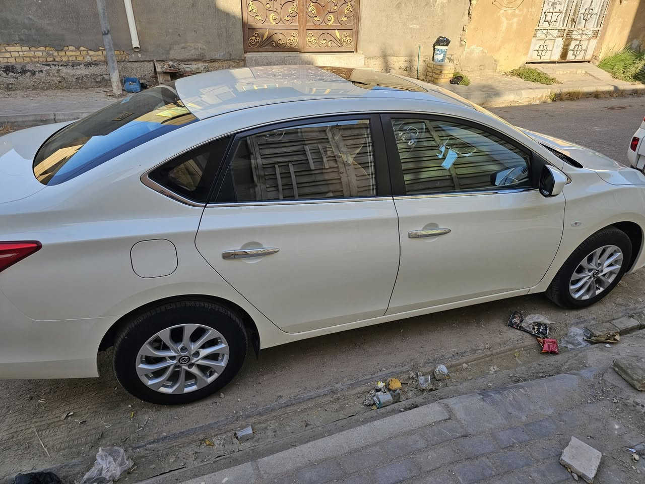 نیسان سنترا موديل 2025 بحالة الوكالة)
المواصفات والميزات

الفئة : VIP (أعلى صنف).

المحرك : 1600 CC اقتصادي وقوي).

التبريد قطعتين أمامي وخلفي).

الإضافات فتحة سقف بانوراما

العداد: ماشية 4000 کیلومتر فقط (شبه زیرو)

الضمان سيارة وكالة ومكفولة كفالة عامة 
رقم أربيل( تريد وكالة او تريد مداور ) 

السعر:

128 ورقة (12,800 دولار أمريكي).

للاستفسار والتواصل

رقم الهاتف: ***********
