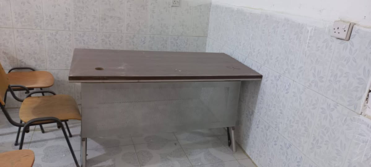 ستولات وسبورات و كراسي وميز بحالة جيده للبيع متوفر عدد 
للاستفسار التواصل عبر الرقم واتساب ***********
