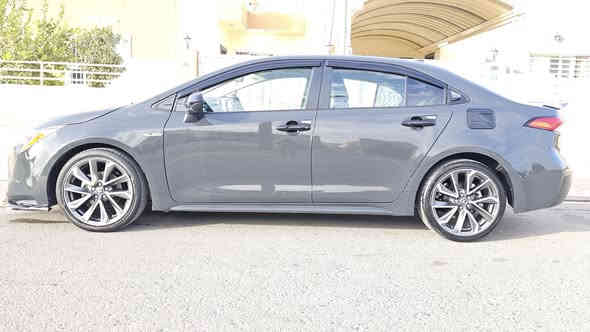 ماشاء الله تبارك الرحمن 
السلام عليكم
السعر : 177 ورقة وبيها مجال
للبيع او المراوس بسيارة حلوة 
تويوتا كورولا 2024 وارد امريكي صناعة ياباني
اللون اسمنتي غامق مميز بالنهار وبالليل يبين اسود 
السيارة اني مستوردها دخول وترقيم جديد بأسمي 
رقم بغداد مميز
السيارة ماشية 19 الف كلش نظيفة وجديدة
ضرر السيارة :
صبغ قطعتين فقط (جاملغ وبنيد)
 ايرباك ستيرن فقط طاك ومبدل بلادي والدشبول سليم
العنوان : بغداد _ السيدية
أربيل _ عينكاوة
المواصفات :
محرك 4 سلندر حجم 2000 جدا اقتصادي ونشط يعمل بانزين عادي ومحسن
ويل حجم 18 + طخم تاير جديد
شاشة كبيرة كار بلي واندرويد اوتو بلادية
نافكيشن تدعم خرائط العراق
بلوتوث + واي فاي + تايب C
 اوامر صوتية مع ذكاء اصطناعي
كامرة خلفية
ايرباكات عدد 12 
رادار + تحديد مسار
تثبيت سرعة ذكي + قيادة ذاتية + التحكم بمسافة السيارة
كير اوتوماتيك عادي وثقيل
سستم صوت ٨ سماعات 
نظام مراقبة انتباه السائق
نظام تنبيه المقاعد الخلفية عند اطفاء السيارة
داخل لونين اوف وايت ورصاصي نفس اللون الخارجي
نظام ايكو اقتصادي بالوقود مع معرفة المسافة المتبقية
عداد سرعة الكتروني وعادي
بوصلة + قياس الحرارة الخارجية
حساس تاير 
جامات كهرباء اوتو + مرايا كهرباء
تدفئة و تبريد بيانو منفصل (جدا بارد) منظومة ياباني
مخارج شحن سريع عدد ٤ تايب C + مخرج 12 فولط
سويجين (شخاطة+ احتياط)
مانع انزلاق ESP + بريك ABS
هاندبريك كهربائي + اوتو هولد AUTO HOLD 
لايتات LED عالي وناصي 
اضواء الدواخل والصنوق LED
بك لايت واشارات LED
لايتات اوتو + ماسحات اوتو 
جميع اغراض السيارة كاملة 
السيارة عليها كت TRD كامل 
(لحية امامية + مطريات + قبغات المرايا + سكوب الجامة +سبويلر صندوق عالي + كفر بوابة البانزين + يدات الابواب)
( سبير +جك+ عدة+ ارضيات الاصلية + كتلوكات السيارة + كارت الضمان)
رادار + حجر البيئة بلادي شرط
مكان السيارة :السيدية _ شارع التجاري
أربيل _ عينكاوة
للاتصال: *********** واتس اب
*********** اتصال
