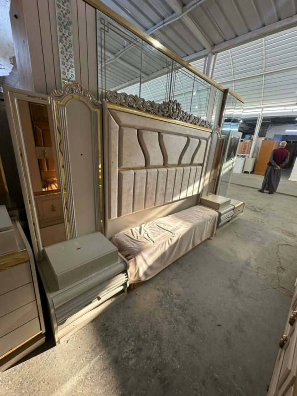 ✨ غرفة تركي 🇹🇷 اصلي صبغ حراري  11قطعة
نظام أبواب  موديل حديث 
سرير مخزن عملي
 ضهر بلوك
 قماش وتر بروف أصلي
✨ نظافة 95 /💯
شد ونقل مجاني داخل بغداد
 توصيل للمحافظات بأسعار رمزية


**إذا كنت صاحب هذا الإعلان وتريد حذفه لأي سبب، رجاءا أرسل رسالة إلى الدعم الفني**