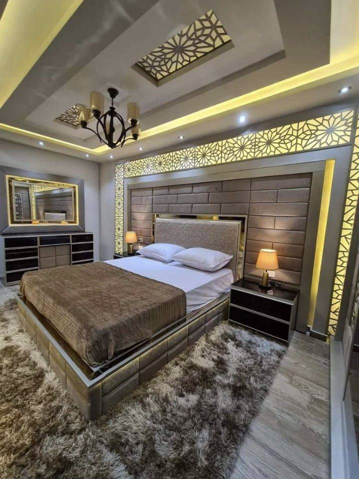 #بيت #تحفه 

#الموقع حي القادسيه 

#المساحه 400 متر 

يتكون البيت🏠 من طابقين 5 غرف نوم صاله 2 استقبال1  مطبخ1 حمام عدد 5 

للاستفسار 📱 *********** 📱
