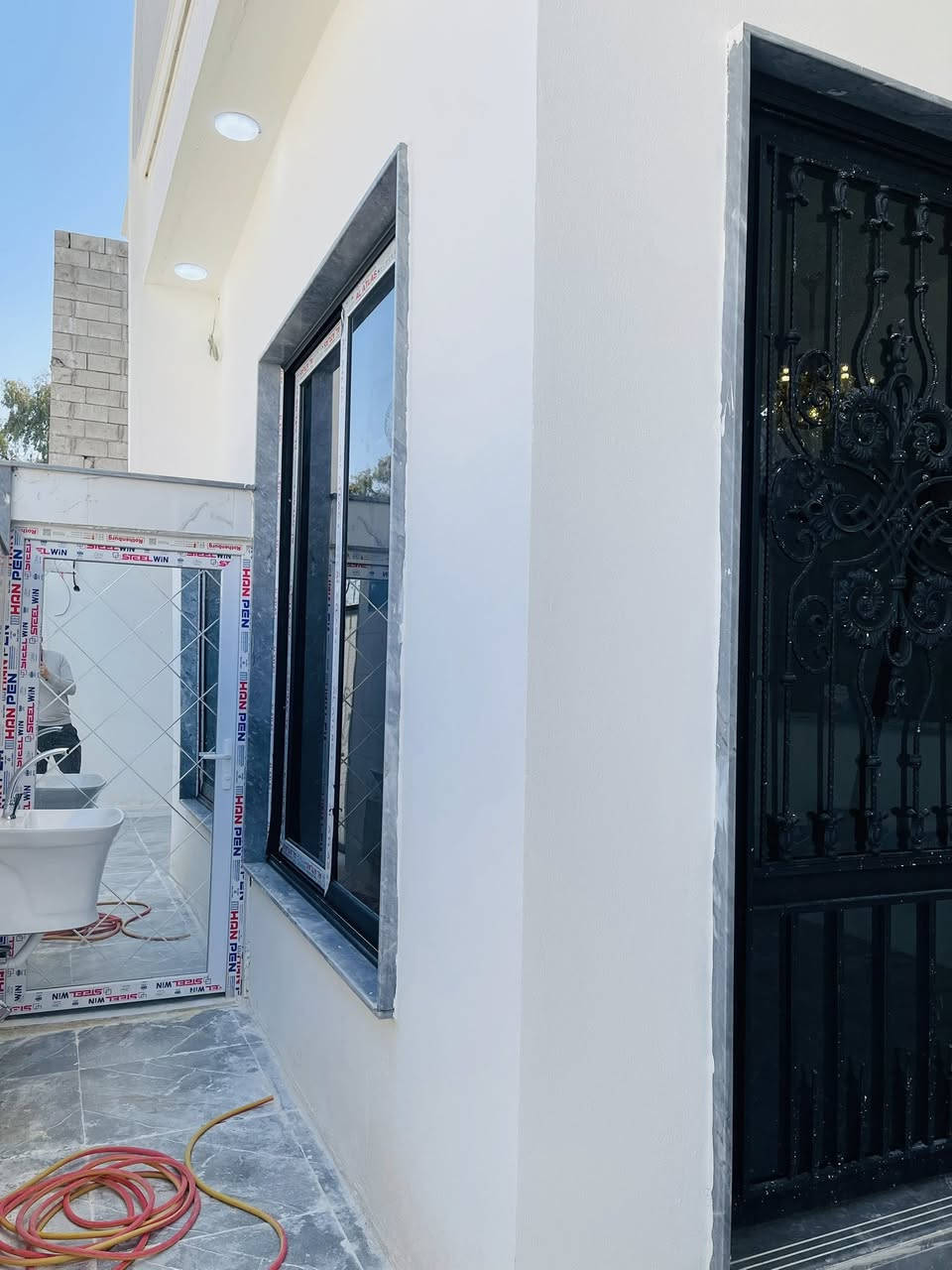 � دار للبيع –

📍 الموقع: الموصل – [ حي الملايين الأولى قرب جامع الصواف ]

📐 المساحة: [ 150 .متر واجهة 7.5.متر ]
🛏️ عدد الغرف: [ 5غرف نوم  ]
🛁 عدد الحمامات: [ 3 حمام ]
🍽️ مطبخ + صالة + كراج + سطح 

✨ المميزات:
✅ موقع حيوي وقريب من الخدمات
✅ بناء مرتب وتشطيب راقي...
✅ سند زراعي نموذج 25 بستان ملك صرف

💸 السعر: [ يُذكر عند التواصل / او الاتصال ]

📞 للاستفسار  اتصلوا بنا على الأرقام التالية:
*********** ياسر الخيرو
*********** 

*********** عمار الخيرو
*********** 
📍 أو زورونا في مكتب جنه للعقار 
📍 الموصل – حي الملايين الأولى قرب جامع الحسنين 

📌 لا تفوّت الفرصة ، العرض محدود! واستلام فوري

#عقارات_الموصل #دار_للبيع #الموصل #بيت_للبيع #جنه_للعقار #فرصة_عقاريه
