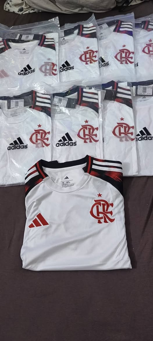 السلام عليكم موجود 13 قطعة من هذا الدريس حط سعر بنور الله ومبروكين عليك ⚽🌹تواصل خاص او واتساب ***********
