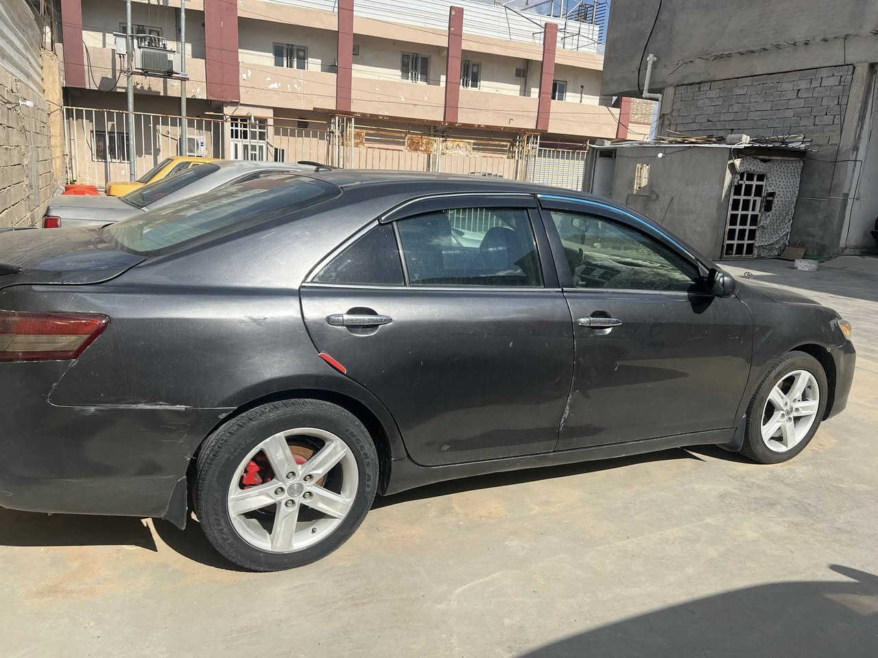 سلام عليكم للبيع كامري موديل٢٠١١  ضررها صبغ احزام  جماليه تخم تاير صدر نضيف السعر 100$ 
الاستفسار الاتصال على الرقم ***********
مكان سياره الانبار عامريه الفلوجه
