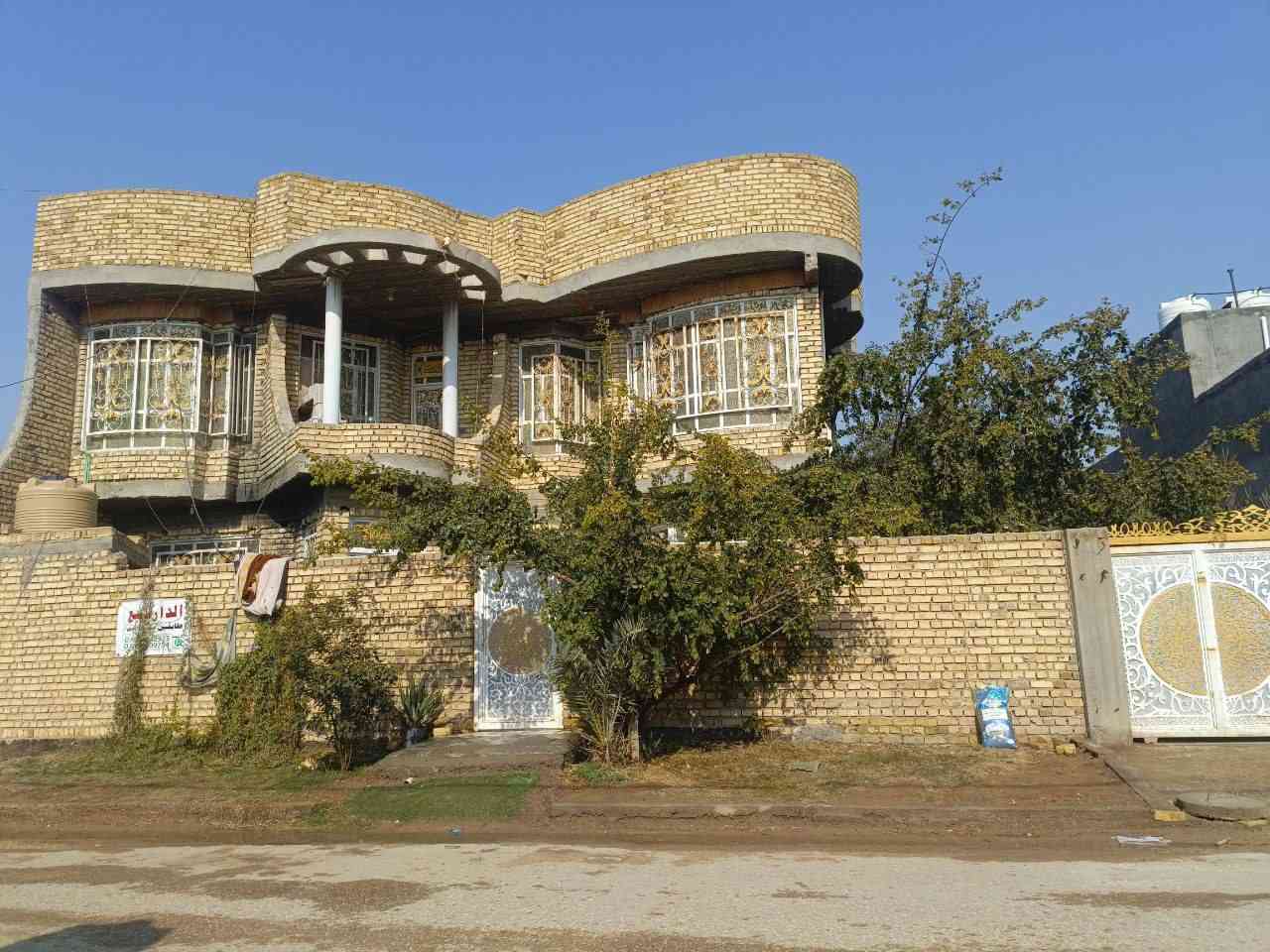 🏡للبيع – طابقين مواصفات كاملة 🏡
بيت طابقين للبيع، بناء حديث وتشطيب مرتب، يتكون من:
🔹 الطابق الأرضي:
صالتين واسعة
غرفتين نوم، كل غرفة بيها سويت حمّام
استقبال
مطبخ
مجمعات صحية عدد (2) داخلي وخارجي
🔹 الطابق الثاني:
صالتين
غرفتين نوم
مجمع صحي
🏗 مساحة البناء: 260 متر
🌿 حديقة: 140 متر
📐 المساحة الكلية: 400 متر
📏 الواجهة: 20 متر
📏 النزال: 20 متر
📍 الموقع: بابل – القاسم
مجمع حجي حسين، مقابيل مستشفى القاسم العام
📞 للاستفسار ***********
***********
