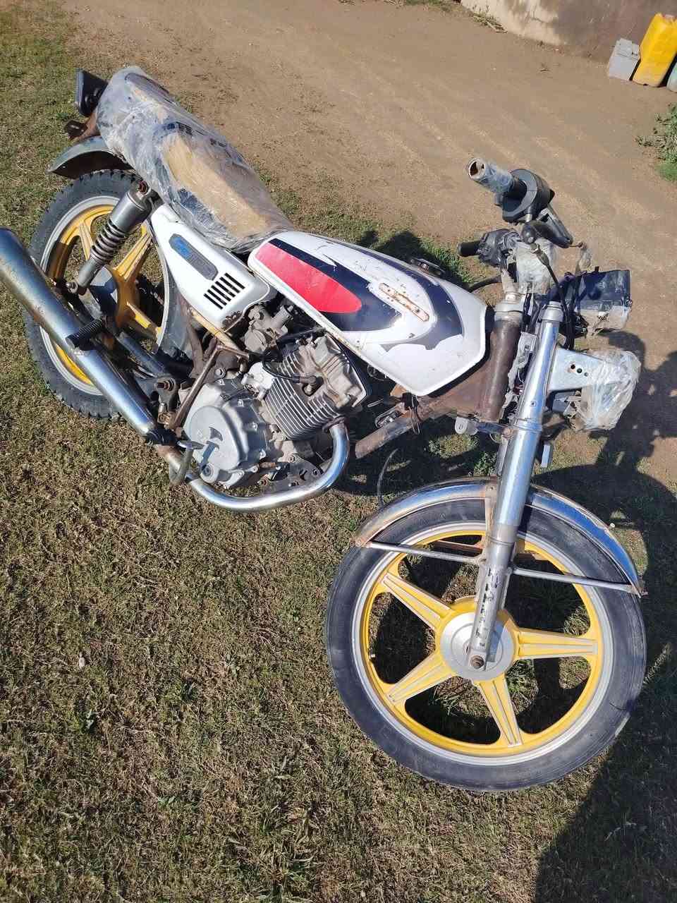 دراجه البيع موديل ٢٠١٤ أواق كامله ويترقم صاحب المنفيس بعقوبه ***********
