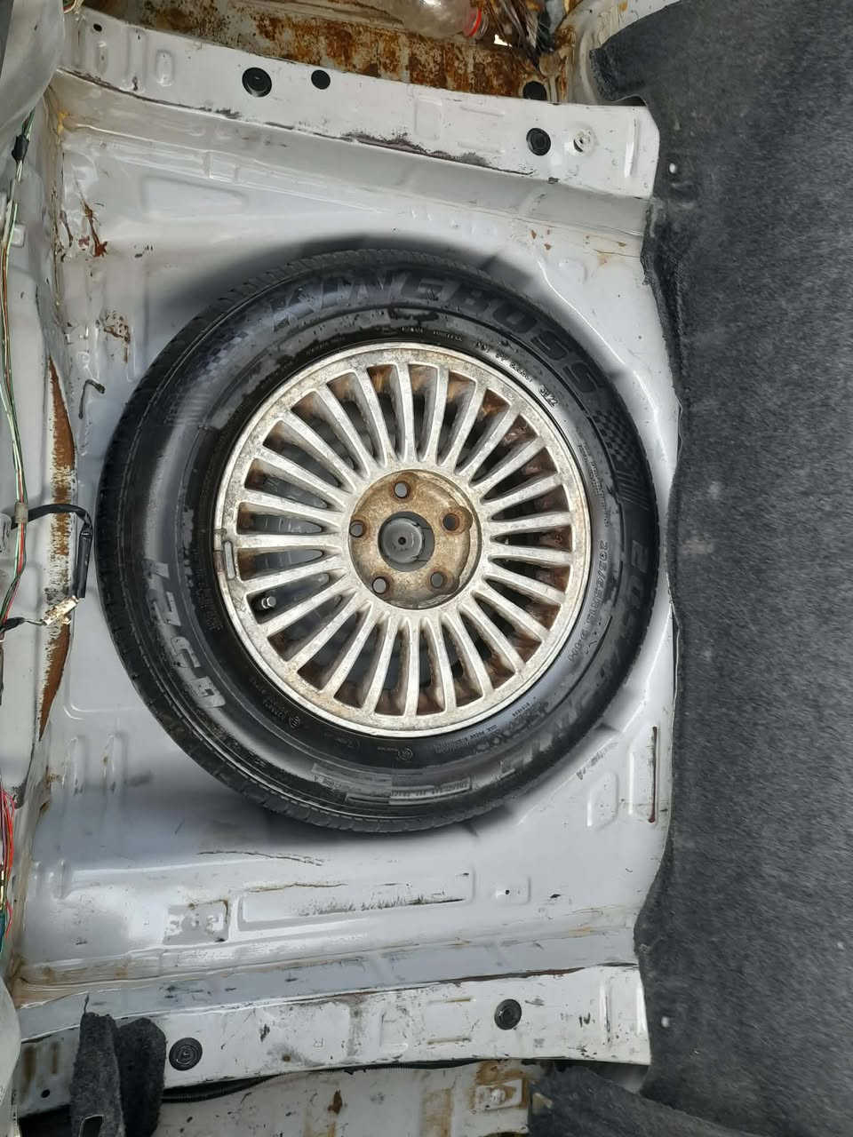 السلام عليكم كرستا للبيع موديل 94 رقم بغداد  مكينه ونجي سياره كلشي معايزه جاهزه مكفوله من الكص والنقل الجثه ومن الضربه لقويه السعر 47 وبيه مجال  *********** مكان السياره نجف
