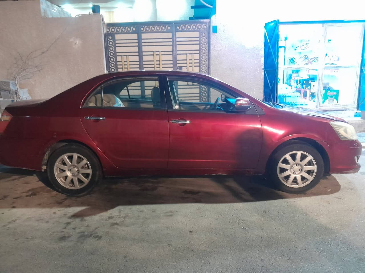 السلام عليكم جيلي موبل كير و مكينه كفاله حداديه نضيف بدي شوف العين سياره جاهز من كلشي تبريد شغال رقم صدامي بسعر ٣٥ وبيه مجال للشراي  رقم التواصل ***********
