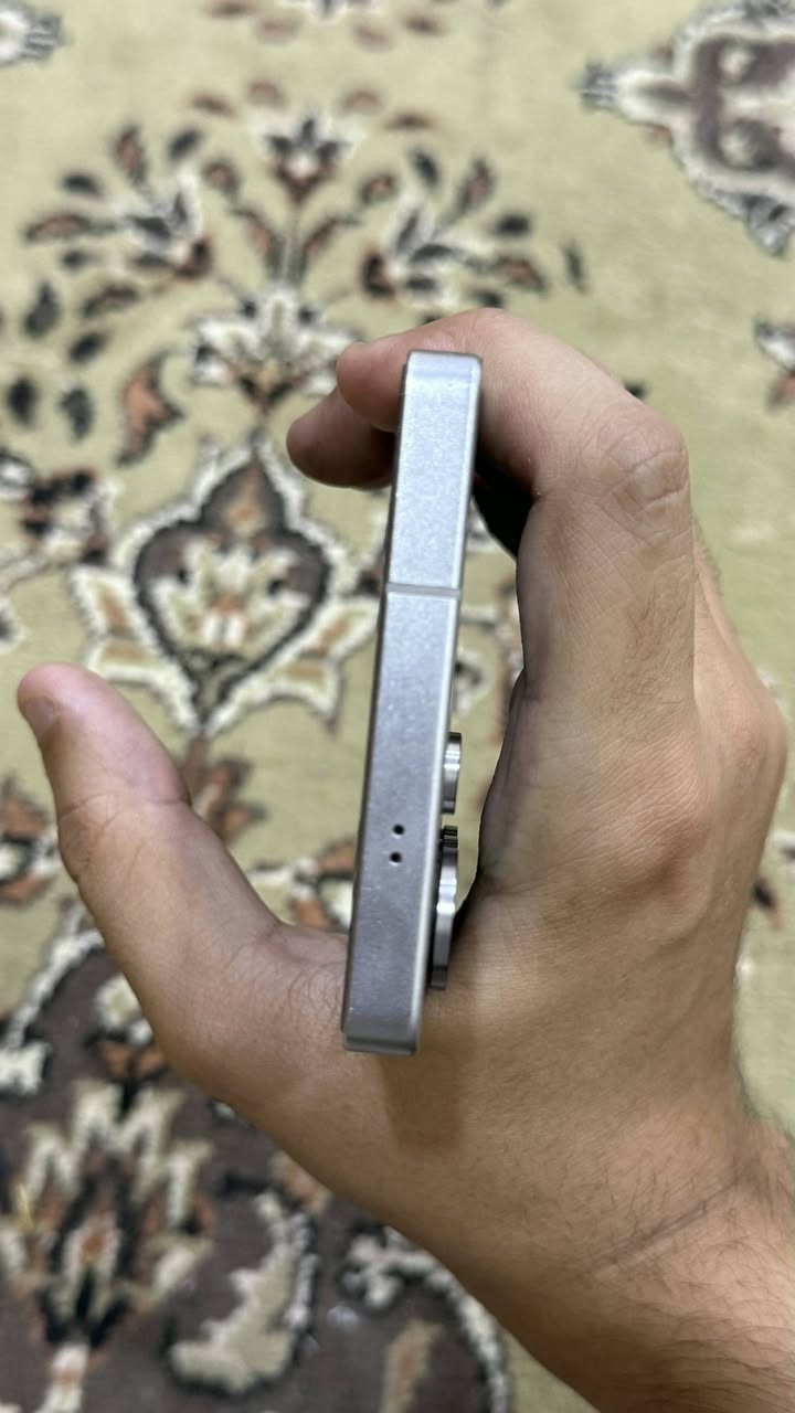 25 الترا اخو الجديد نظيف جدآ و لون مميز جدا(سمائي)
وكالة ضمان كرت الشاشه 
ذاكره 256/12
شرق اوسط دبل خط
السعر مليون و175
ملحقات الجهاز :
كارتون + وايره الاصلي + كفر + شادله عدسات
للاستفسار : ***********
مكاني : نجف 
ملاحظه: الجهاز مكفول وغير خاضع للصيانه نهائي
