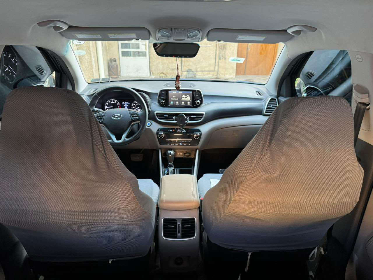 توكسان موديل 21
رقم اربيل ماشية47000 ميل 
مواصفات 
بصمه تشغيل
بصمه ابواب 
شاشه حساسات
3 رادار
فول تحكمات استيرن
تبريد قطعتين
تحديد مسار 
فور ويل
مكينه 2400 جي دي اي
كشنات كهرباء 
وتدفأه بالكشنات 
كير مكينه مكفولات 
تخم تاير جديد
حادثها جاملغ خلفي وباب مصبوغات بدون ايرباك والبجم كبس  وصور السونار موجوده.
السياره جاهزه من كلشي 
مكانها غزالية 
السعر 18500$
ابو ياسر *********** بغداد, العراق
