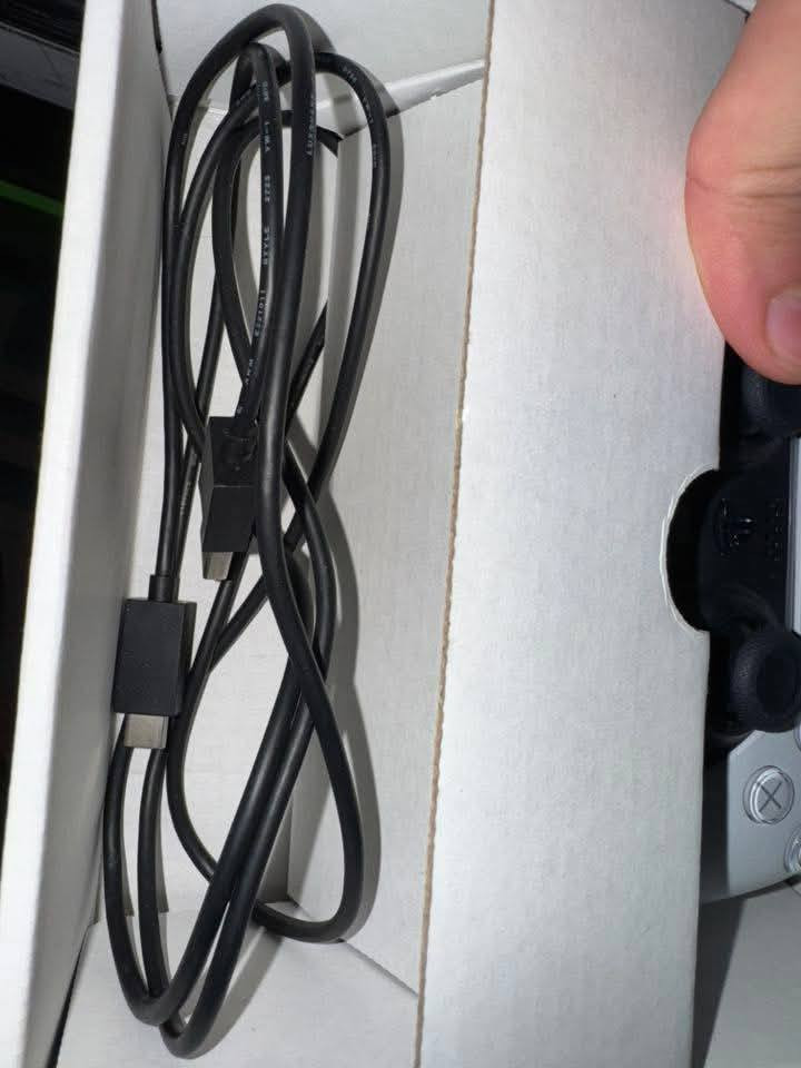 العادي جهاز نضيف  كامل ملحقاته  وياه يوبيس ٢٠٠٠ والعاب اقراص والحساب بيه العاب  وهارد خارجي 500 g ريده ب ٧٠٠


**إذا كنت صاحب هذا الإعلان وتريد حذفه لأي سبب، رجاءا أرسل رسالة إلى الدعم الفني**