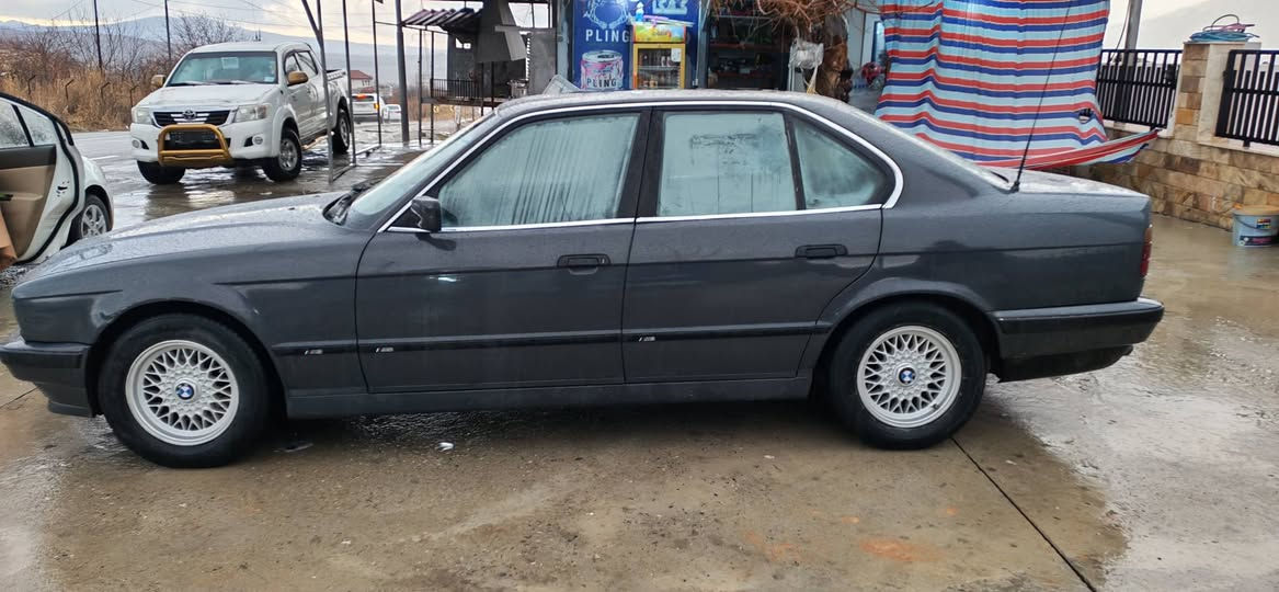 السلام عليكم ورحمة الله
BMW525   1991 اصل 
فول اتوماتيك  شرط كير او محرك
دبل AIRBAG
صبغ جمالية لون مميز  اسمنتي (رصاصي)
ثلاث وضعيات للقيادة(❄️-S-E)
طخم الأمامي والخلفي معمر
ويل كب خلية جديد
كهربائيات شغالة
السيارة باسمي هزة جديدة رقم نينوى جديد
شرط التحويل
مكان السيارة  موصل - الايسر

تفاصيل أكثر خاص


**إذا كنت صاحب هذا الإعلان وتريد حذفه لأي سبب، رجاءا أرسل رسالة إلى الدعم الفني**