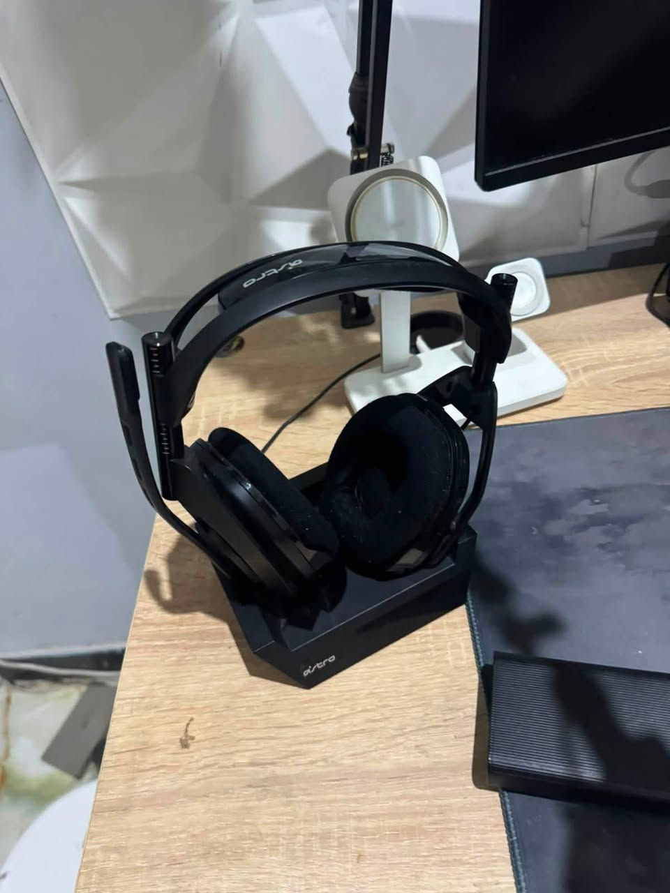 السلام عليكم سماعات astro A50  للبيع نضيفه وكامل ملحقاتها موجوده سعرها ١٣٥ الف
مكاني بغداد حي الجهاد 
رقمي ***********

