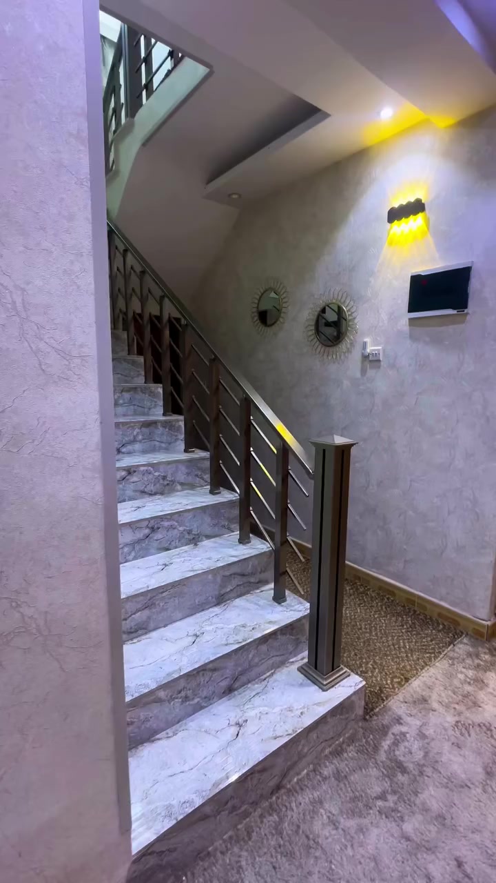 #للايجار بيت 240 متر #اليرموك
مؤثث كامل فول ديلوكس
يحتوي استقبال ومطبخ وكراج وحديقه وجلسه
خارجي خلفيه وحديقه
2 غرف وصحيات وبالكون سعر الايجار $2500
للاستفسار ***********
السلام الهندسي للاستثمارات العقارية
نستقبل عروضكم وطلباتكم
