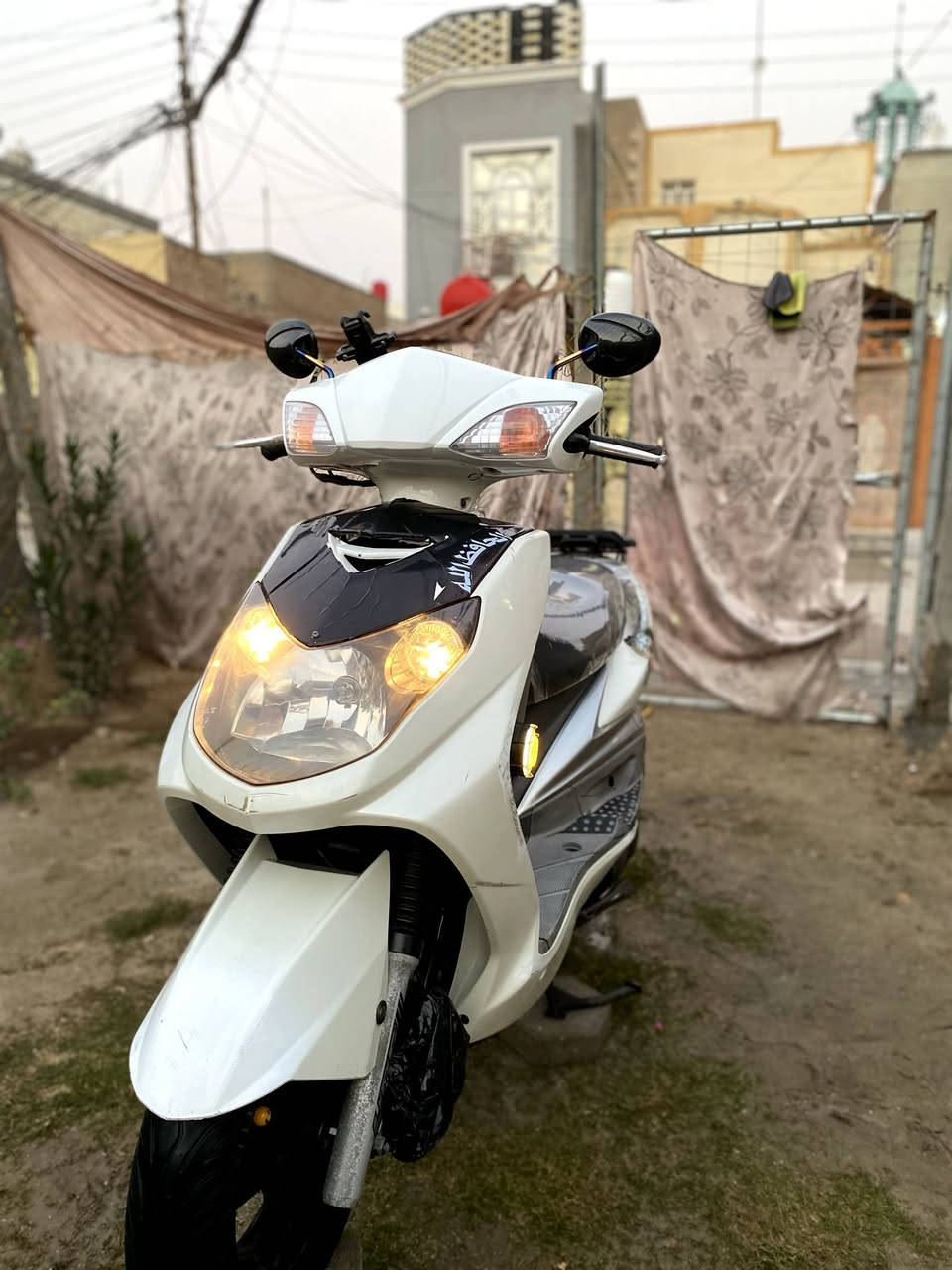 السلام عليكم.      دراجه سكنس فحل ياباني
شكل ماجسته        أصولي.    اعلى فئه نوزل 
ملاحظه الدراجه ما مرقم      واتس ***********
                                         او انستا ac_8rz
مزود 
1 دسك + فجه رياضي 
2 اكلجات رياضي 
3 مري + سداند موبايل رياضي 
4 لايتات صفاحيات رياضي 
5 هورن صوت لاندكروز
6 كاسحه + سوبايه رياضي 
7 غلاف دبل رياضي 
8 كشن الرياضي
9 + رقم بل صفح 
10 لايتات بيض صفاحيات عدد 4 
11 صالنصه رياضي 
12 انبيثري صوت عليه 
..
لابد تلك بيه شخط 
الدراجه حلووه وشلعه معدل سبب البيع احتاجيت شكم فلس 
مكاني نجف 
حي ميسان قرب محطة ريبال أو 
مكان حي الوفاء قرب محطة اضواء 
.
السعر خاص واتس *********** 
وبيك خير وتدلل بيها مجال 
الدرجه ناعمه 
الجنط تحتوي على اماكن تخزين
